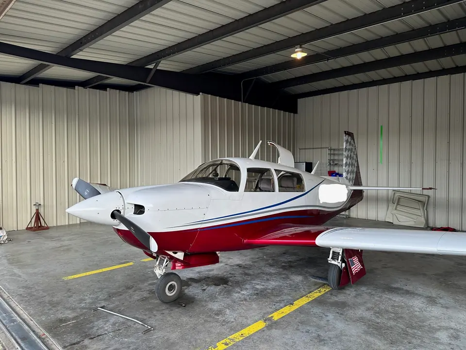 Mooney M20J single-engine aircraft